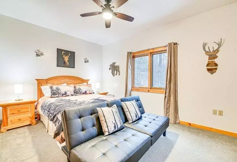 Secluded Adirondack Cabin ~ 5 Mi To Sacandaga Lake