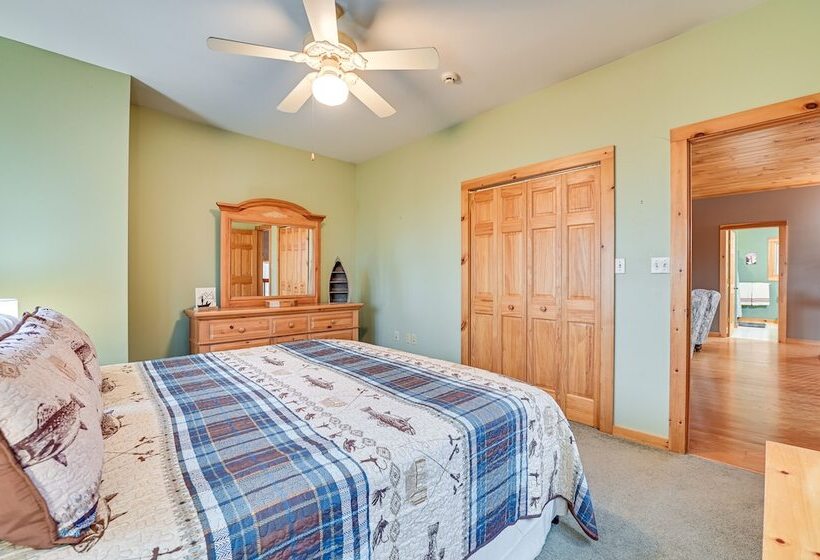 Secluded Adirondack Cabin ~ 5 Mi To Sacandaga Lake