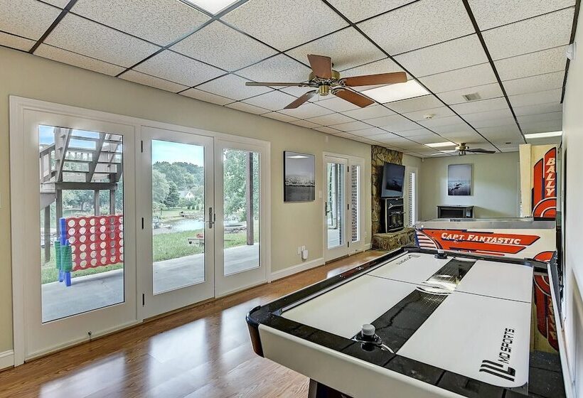 Shades Of Summer By Avantstay Gazebo, Dock, View