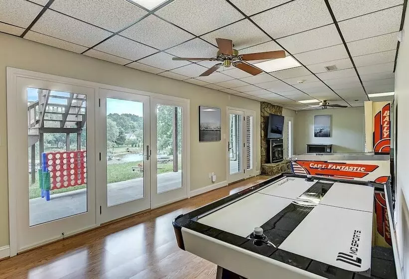 Shades Of Summer By Avantstay Gazebo, Dock, View