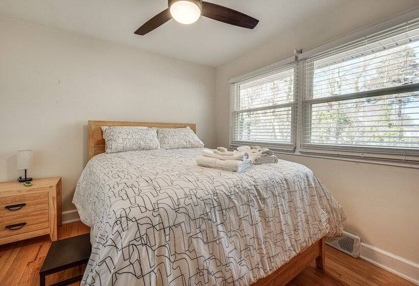 Spacious Lexington Abode W/ Pool Table & Fireplace