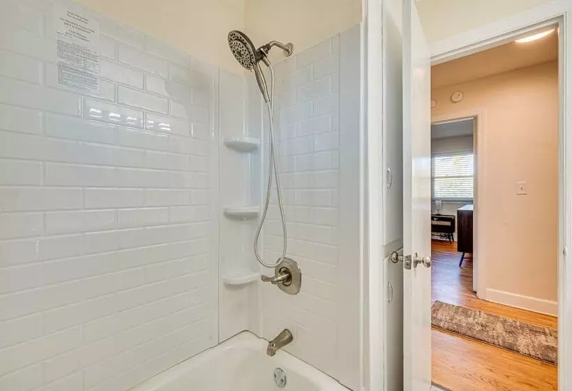 Spacious Lexington Abode W/ Pool Table & Fireplace