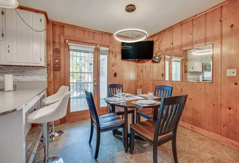 Spacious Lexington Abode W/ Pool Table & Fireplace