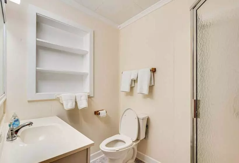 Spacious Lexington Abode W/ Pool Table & Fireplace