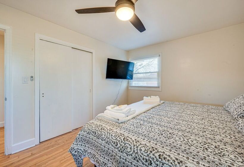 Spacious Lexington Abode W/ Pool Table & Fireplace