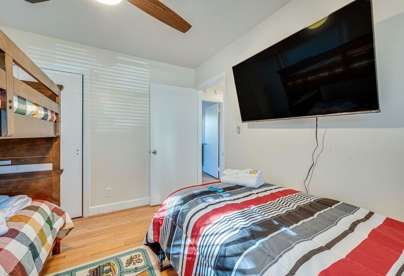 Spacious Lexington Abode W/ Pool Table & Fireplace