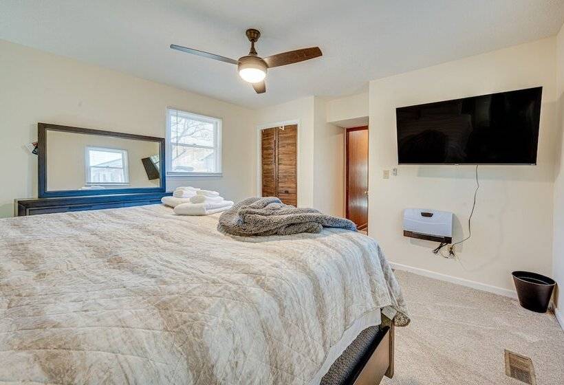 Spacious Lexington Abode W/ Pool Table & Fireplace