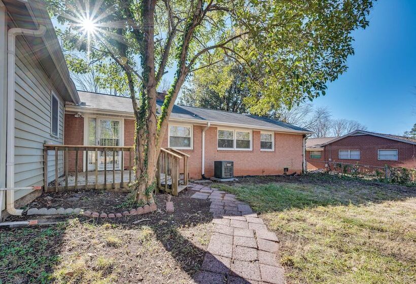 Spacious Lexington Abode W/ Pool Table & Fireplace