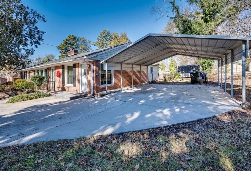 Spacious Lexington Abode W/ Pool Table & Fireplace