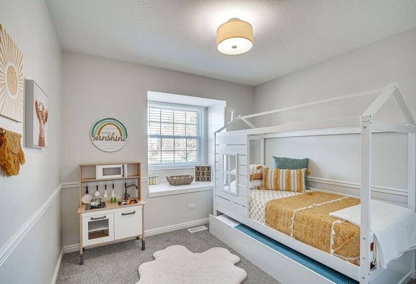 Stylish Orem Retreat W/ Deck, Near Byu & Uvu!