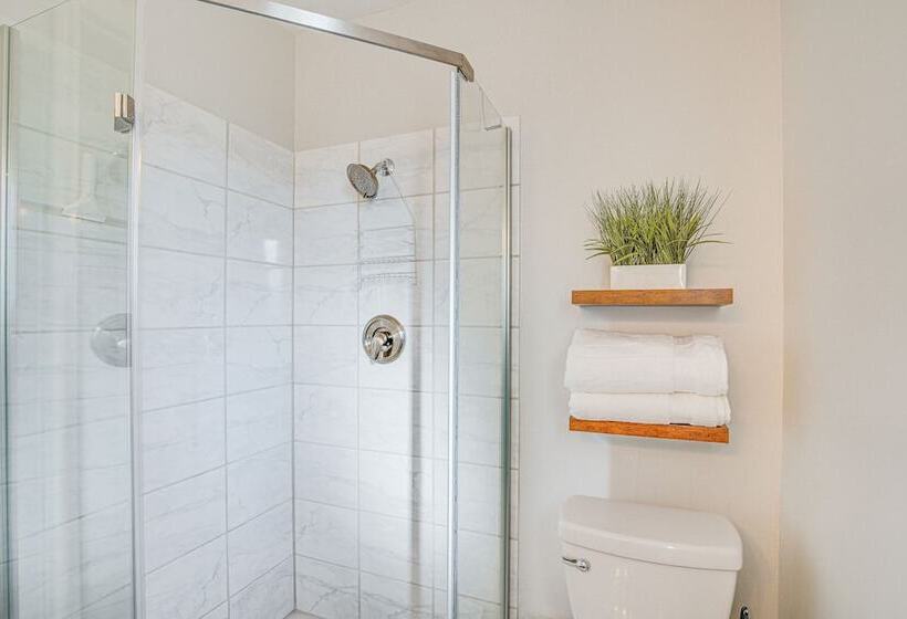 Stylish Orem Retreat W/ Deck, Near Byu & Uvu!