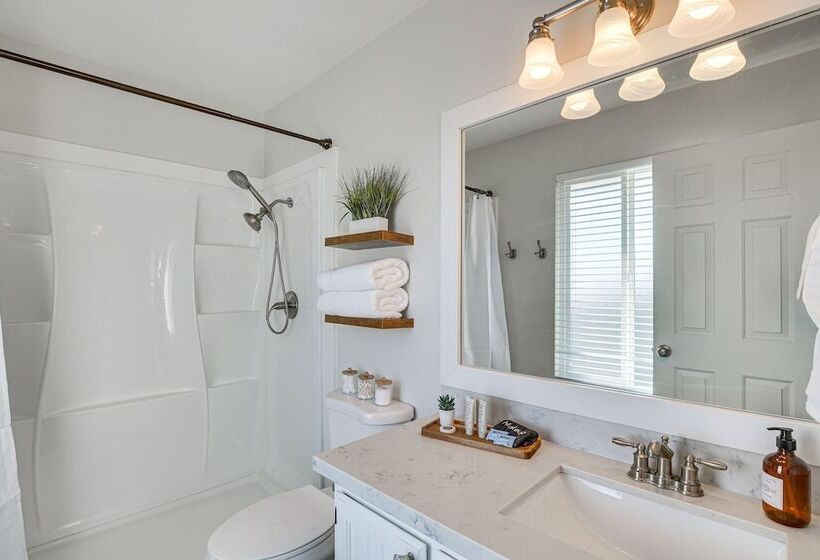 Stylish Orem Retreat W/ Deck, Near Byu & Uvu!