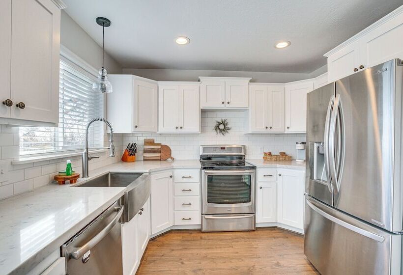 Stylish Orem Retreat W/ Deck, Near Byu & Uvu!
