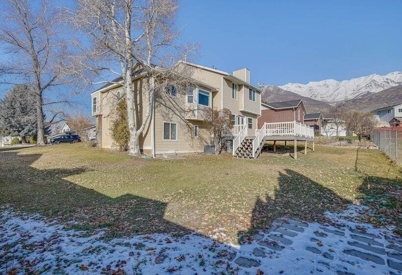 Stylish Orem Retreat W/ Deck, Near Byu & Uvu!