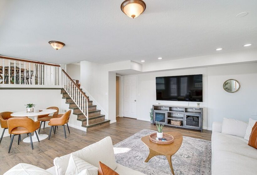 Stylish Orem Retreat W/ Deck, Near Byu & Uvu!