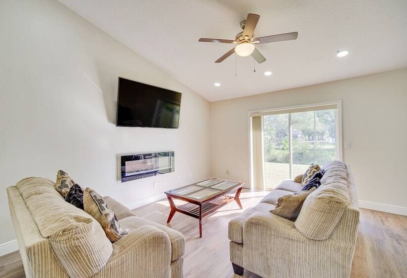 Sunny Palm Bay Home W/ Screened Porch Near Beaches