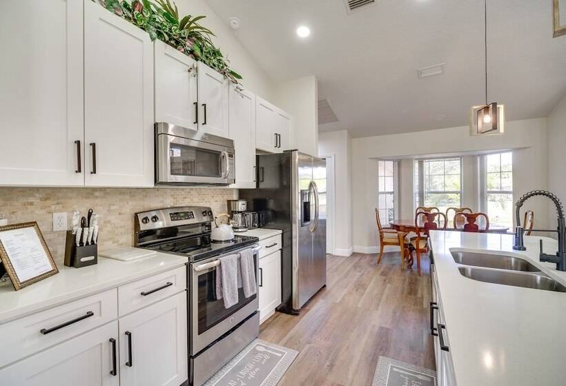 Sunny Palm Bay Home W/ Screened Porch Near Beaches