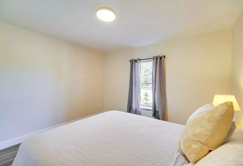 Sunny Palm Bay Home W/ Screened Porch Near Beaches