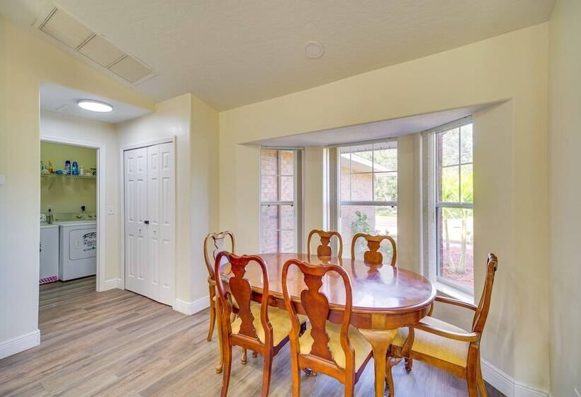 Sunny Palm Bay Home W/ Screened Porch Near Beaches