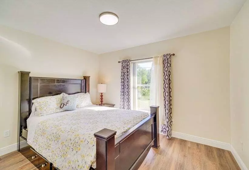 Sunny Palm Bay Home W/ Screened Porch Near Beaches