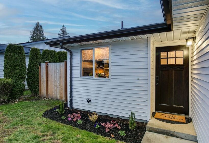 Updated Duplex Home < 1 Mi To Downtown Enumclaw!