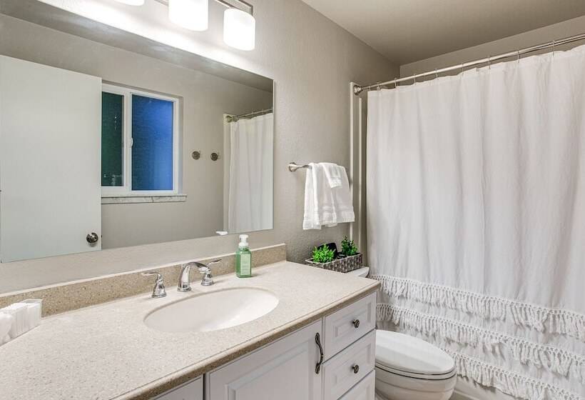 Updated Duplex Home < 1 Mi To Downtown Enumclaw!