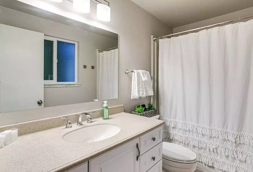 Updated Duplex Home < 1 Mi To Downtown Enumclaw!