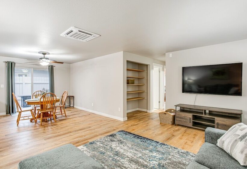 Updated Duplex Home < 1 Mi To Downtown Enumclaw!