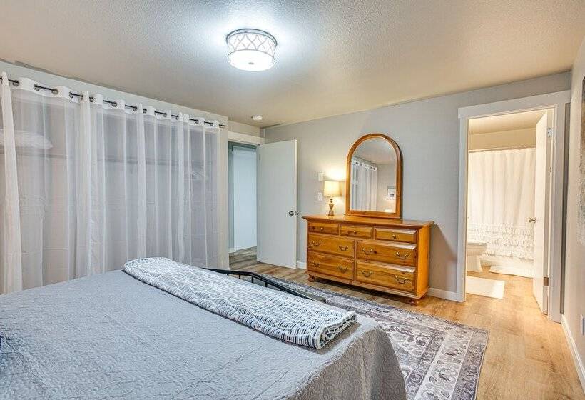 Updated Duplex Home < 1 Mi To Downtown Enumclaw!