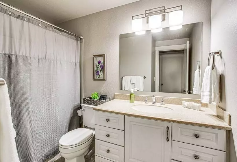 Updated Duplex Home < 1 Mi To Downtown Enumclaw!