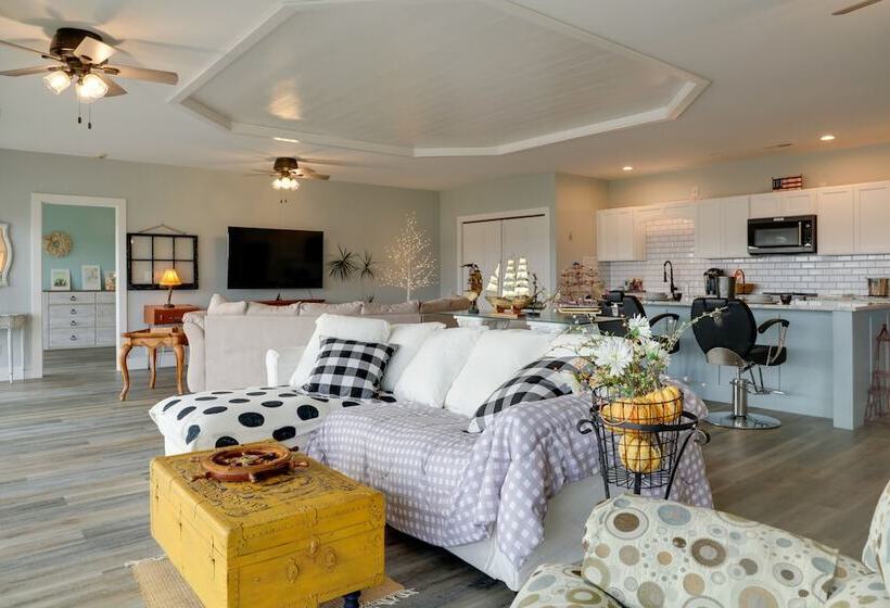 Waterfront Retreat W/ Dock On Turtle Creek Bay!