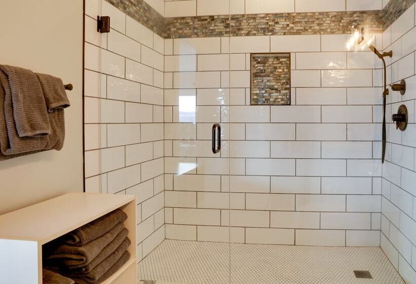 Waterfront Retreat W/ Dock On Turtle Creek Bay!