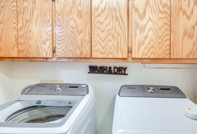 Welcoming Hot Springs Home 12 Mi To National Park