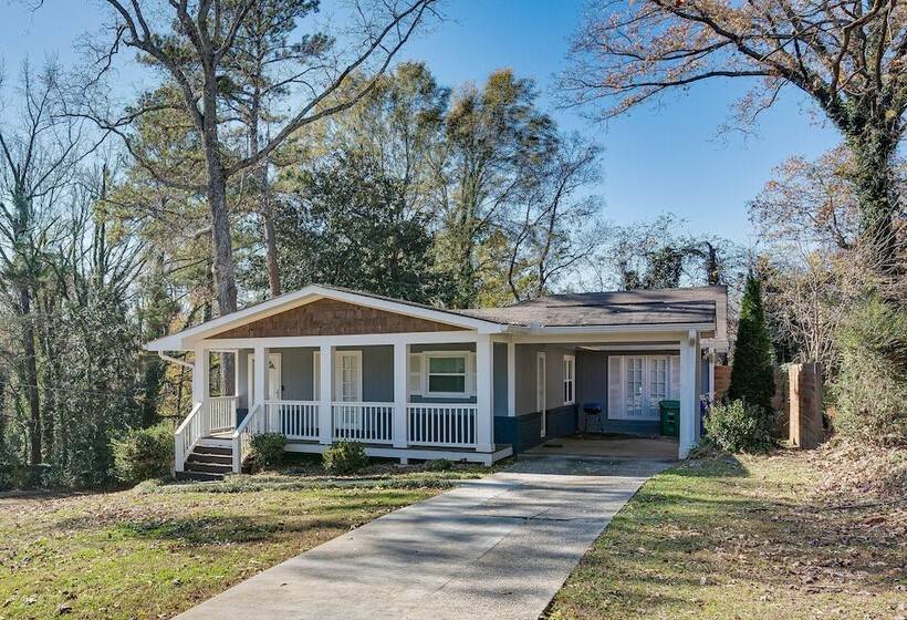 Well Equipped Atlanta Home With Deck!