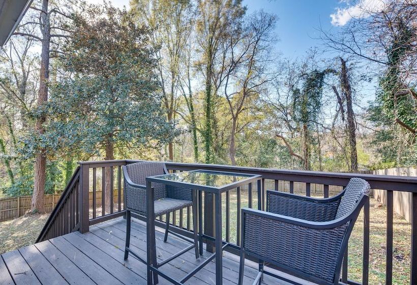 Well Equipped Atlanta Home With Deck!