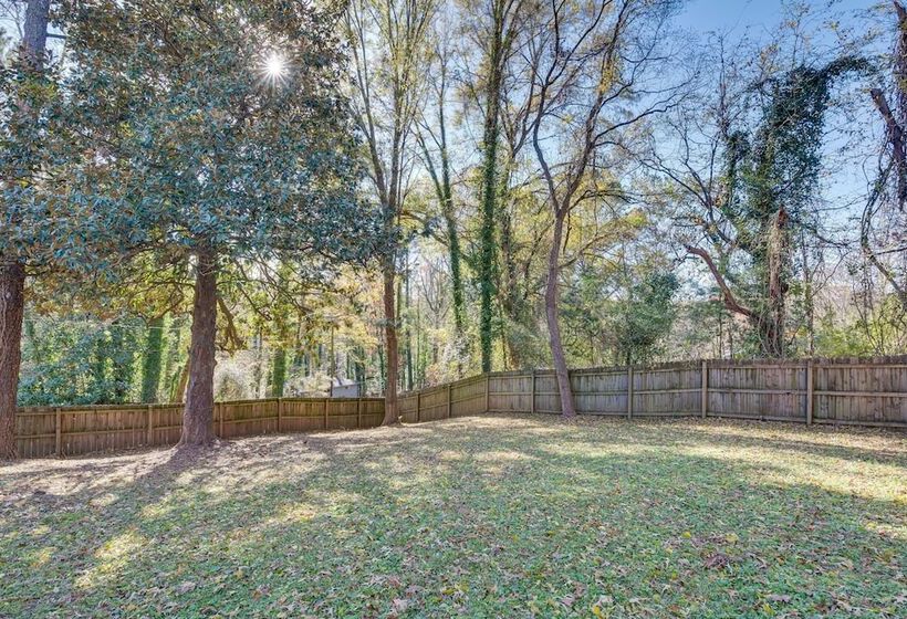 Well Equipped Atlanta Home With Deck!
