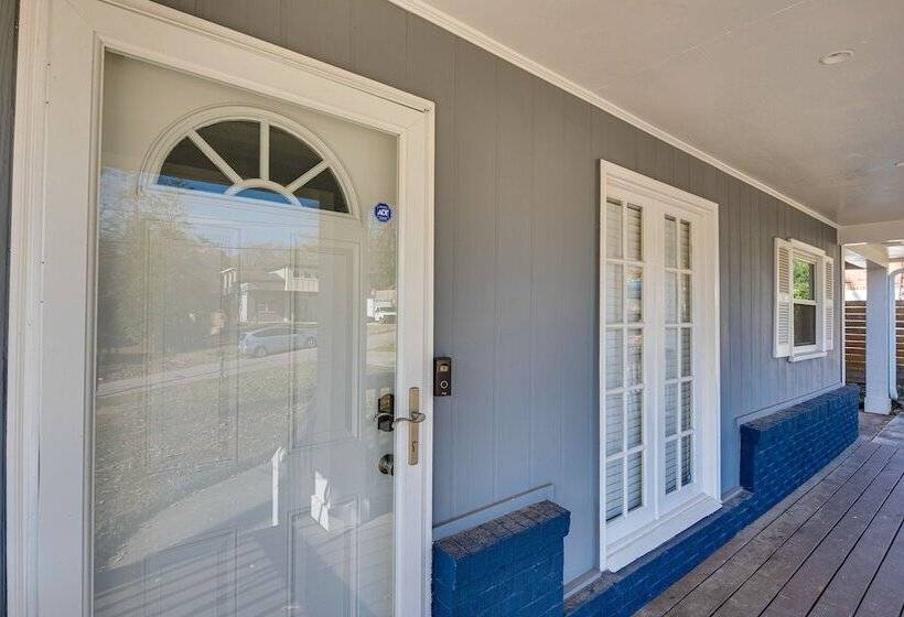Well Equipped Atlanta Home With Deck!