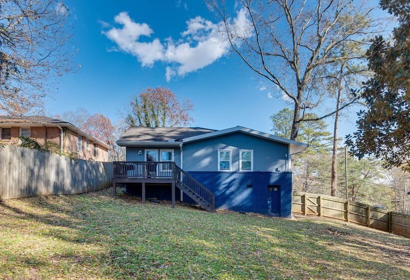 Well Equipped Atlanta Home With Deck!