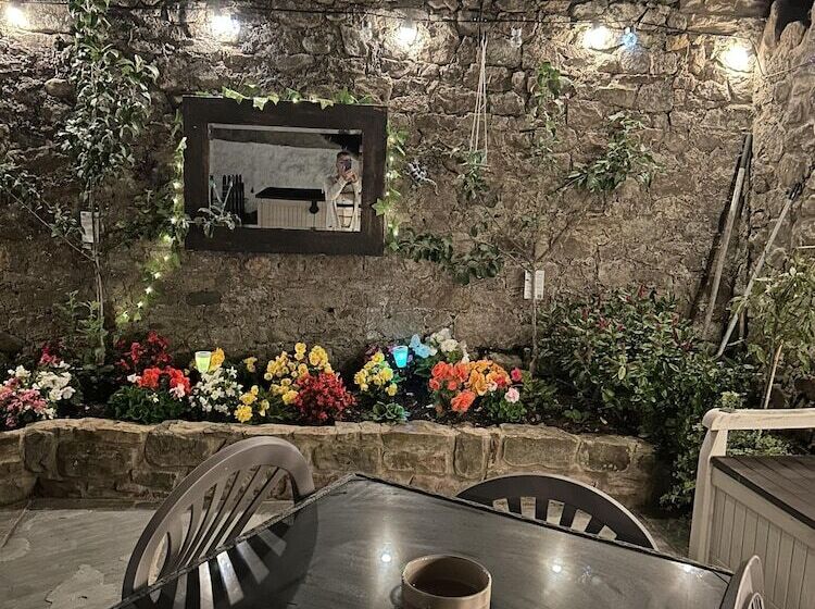 Beautiful 2 Bed Cottage In Heysham Village