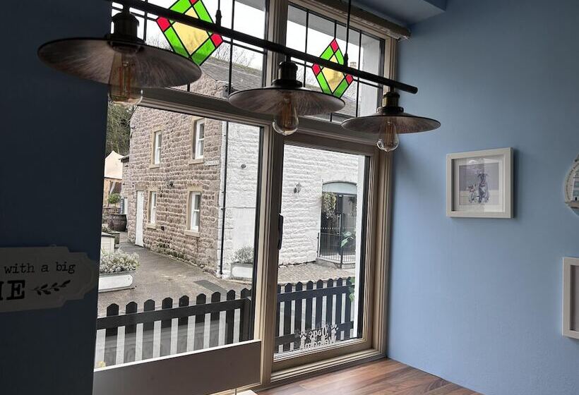 Beautiful 2 Bed Cottage In Heysham Village