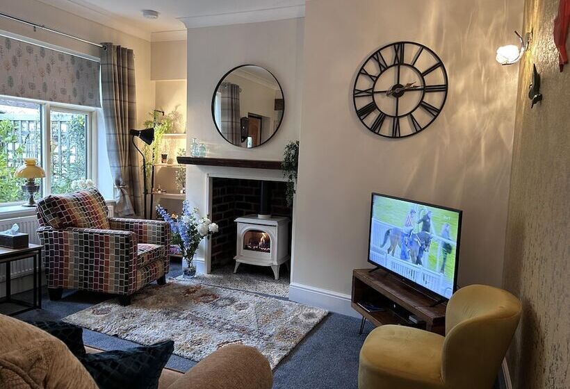 Beautiful 2 Bed Cottage In Heysham Village