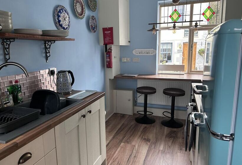 Beautiful 2 Bed Cottage In Heysham Village