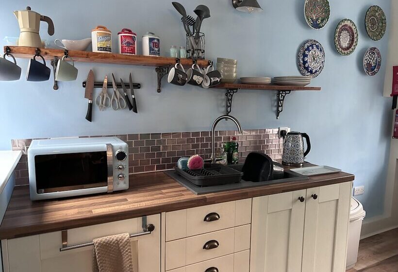 Beautiful 2 Bed Cottage In Heysham Village