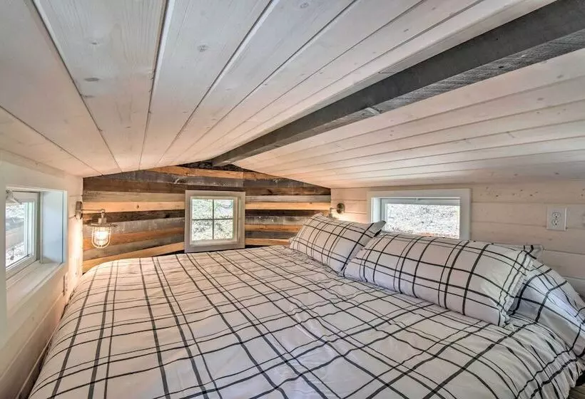 Blairsville Tiny Home W/ Covered Furnished Deck!