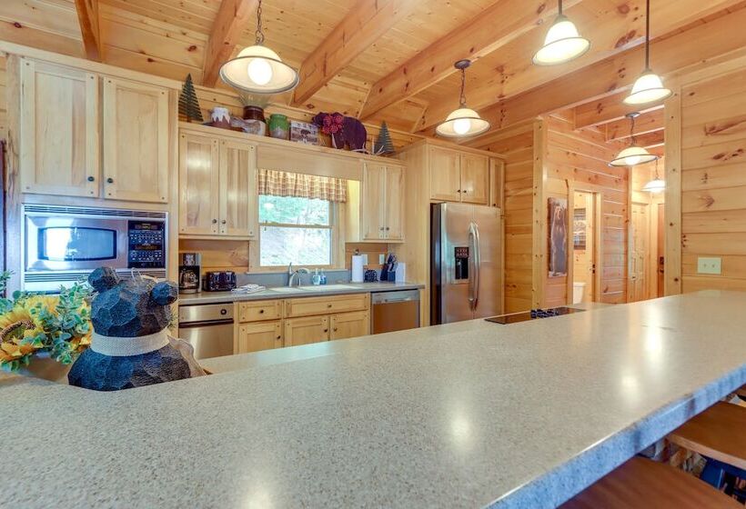 Mineral Bluff Bear Ridge Cabin W/ Hot Tub!