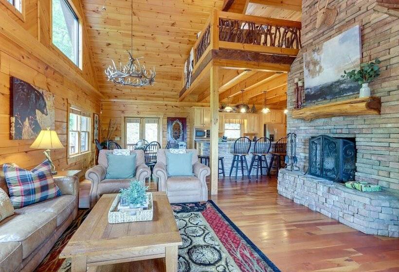 Mineral Bluff Bear Ridge Cabin W/ Hot Tub!