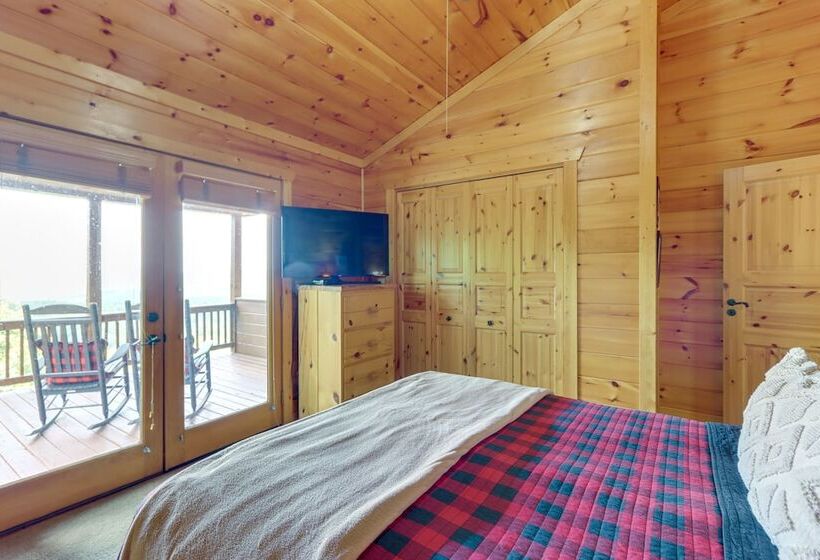 Mineral Bluff Bear Ridge Cabin W/ Hot Tub!