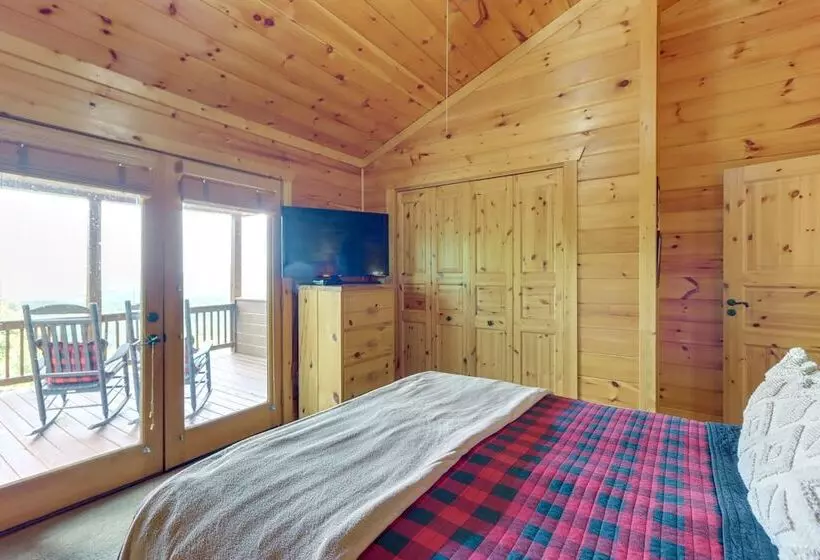 Mineral Bluff  Bear Ridge Cabin  W/ Hot Tub!