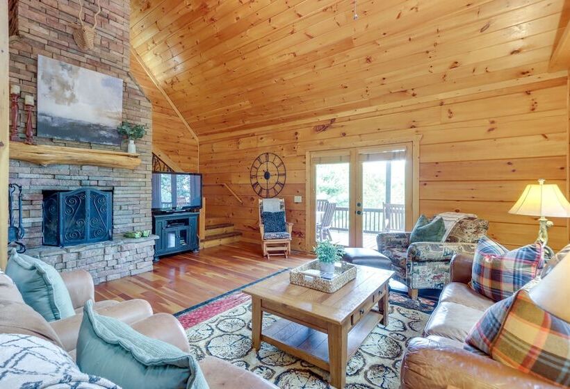 Mineral Bluff Bear Ridge Cabin W/ Hot Tub!