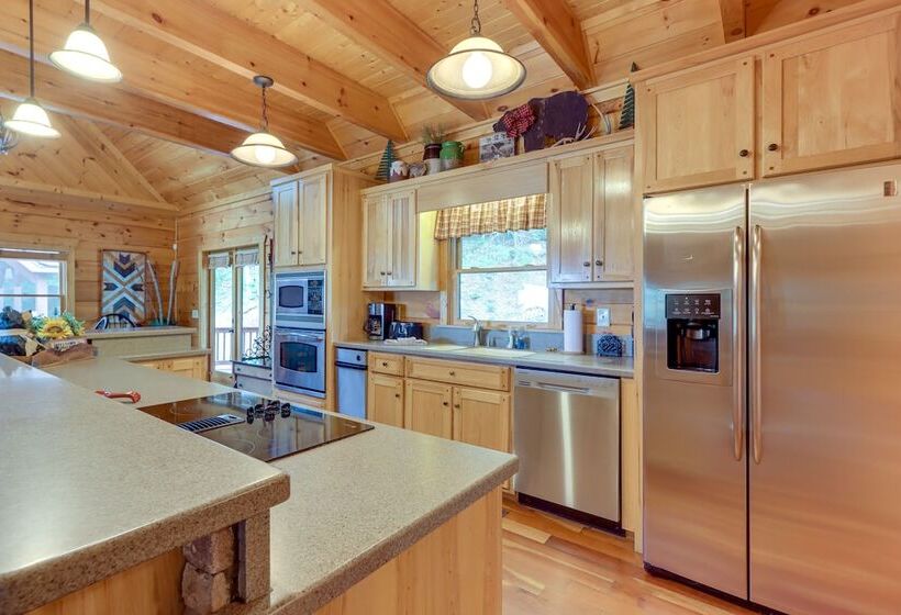 Mineral Bluff Bear Ridge Cabin W/ Hot Tub!